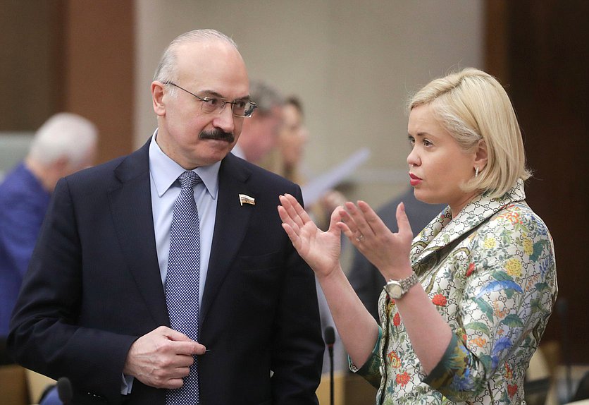 Председатель Комитета по науке и высшему образованию Сергей Кабышев и заместитель Председателя Комитета Екатерина Харченко