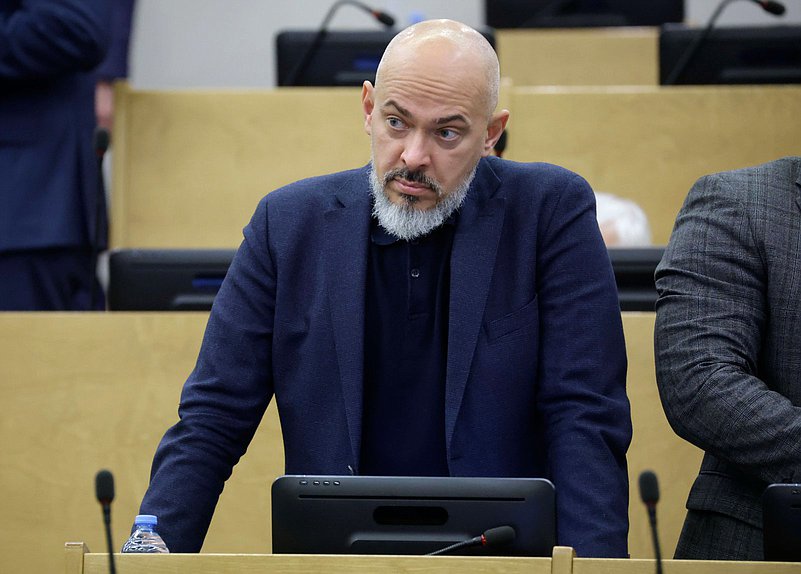 Заместитель Председателя Комитета по вопросам собственности, земельным и имущественным отношениям Николай Николаев