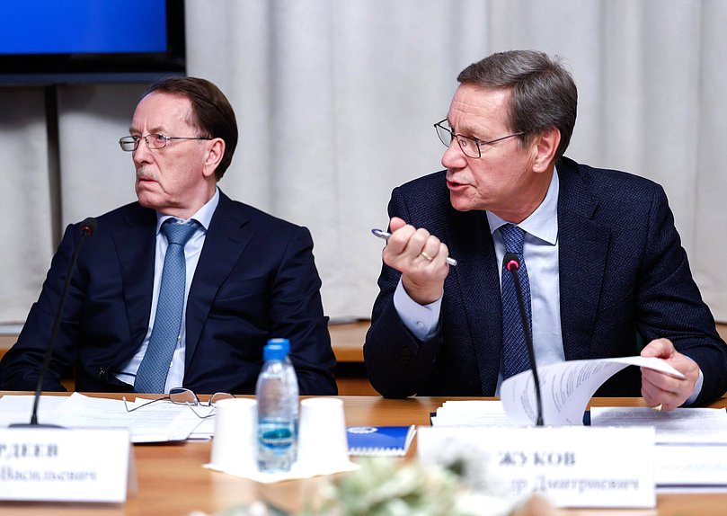 Заместитель Председателя Государственной Думы Алексей Гордеев и Первый заместитель Председателя Государственной Думы Александр Жуков