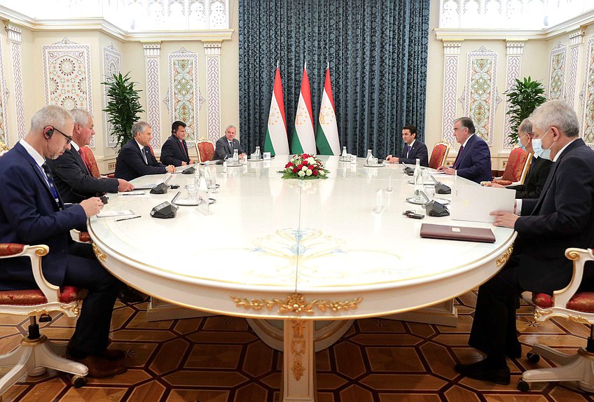 Встреча глав парламентских делегаций с Президентом Республики Таджикистан Эмомали Рахмоном