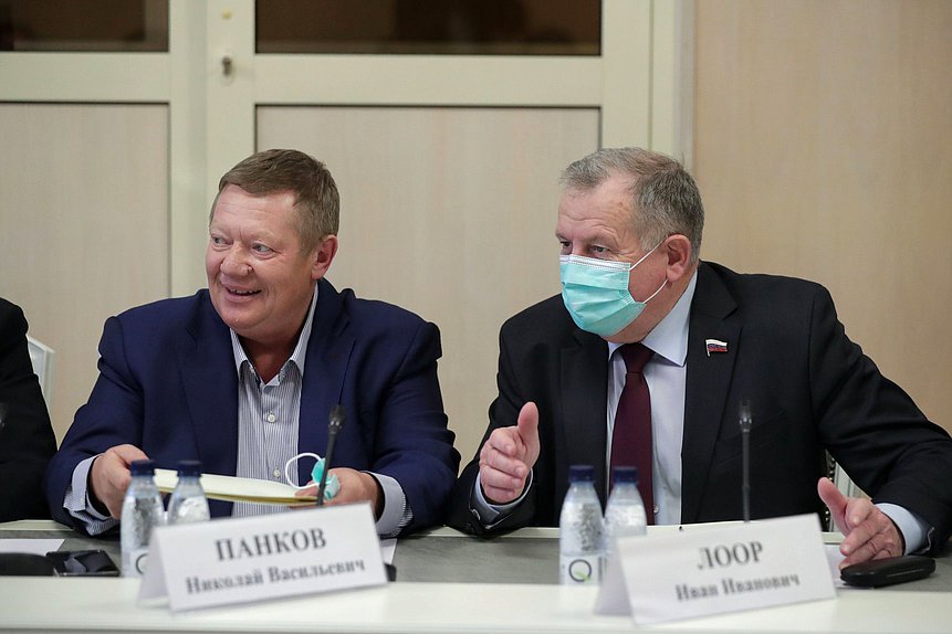 Члены Комитета по аграрным вопросам Николай Панков и Иван Лоор