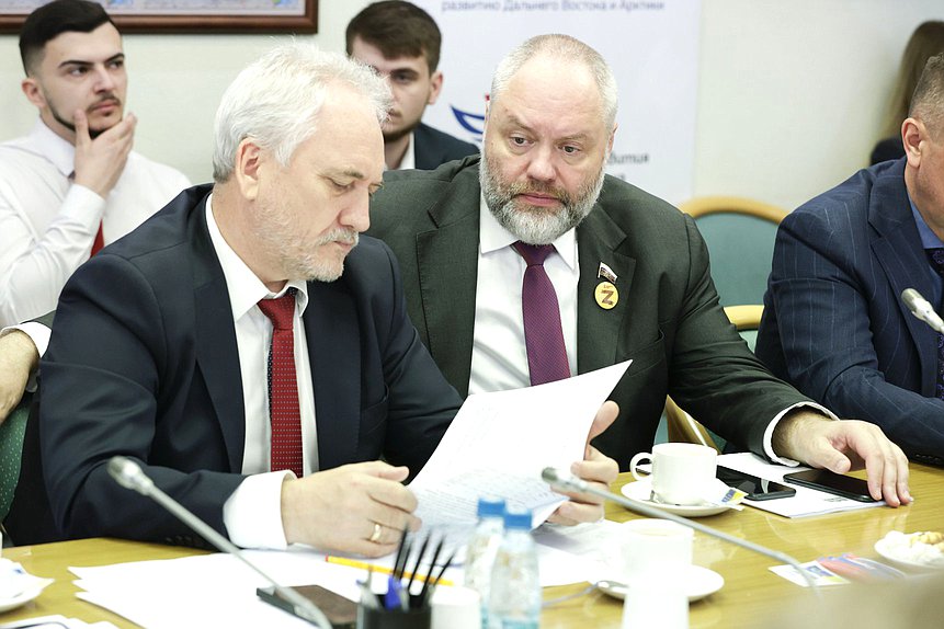 Члены Комитета по развитию Дальнего Востока и Арктики Павел Симигин и Николай Новичков