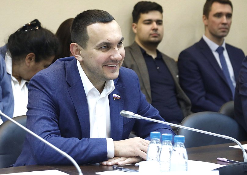 Член Комитета по экологии, природным ресурсам и охране окружающей среды Олег Михайлов