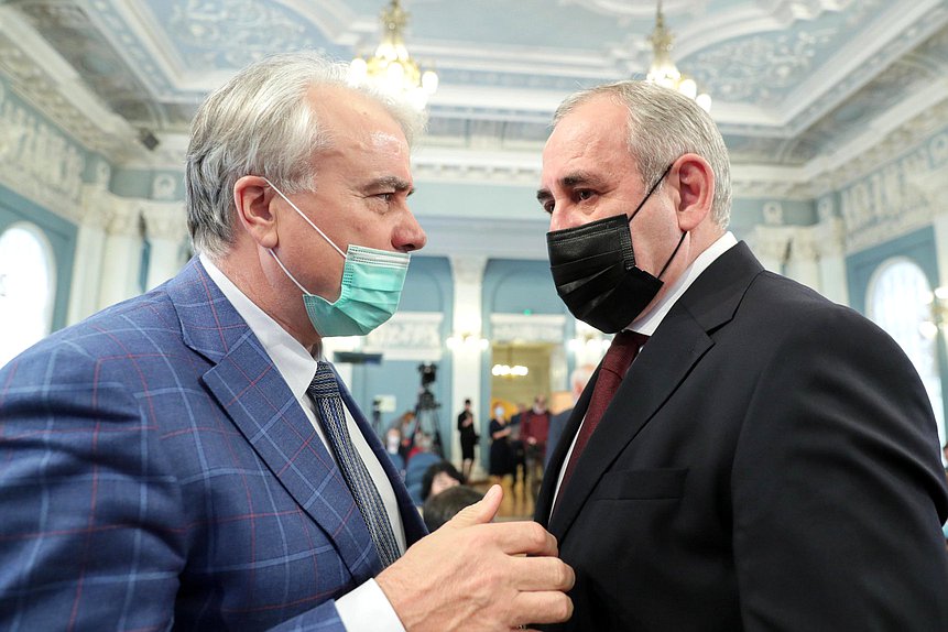 Председатель Комитета по энергетике Павел Завальный и руководитель фракции «Единая Россия» Сергей Неверов
