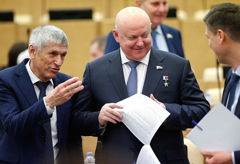 Член Комитета по аграрным вопросам Алексей Лавриненко и Первый заместитель Председателя Комитета по обороне Андрей Красов