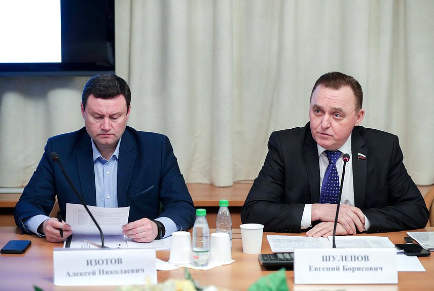 Члены Комитета по финансовому рынку Алексей Изотов и Евгений Шулепов