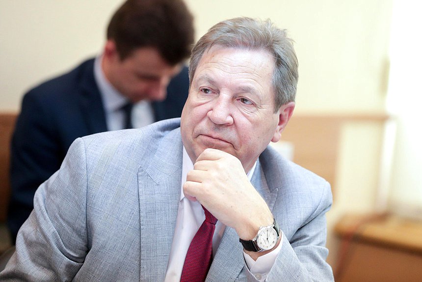 Заместитель Председателя Комитета по природным ресурсам, собственности и земельным отношениям Михаил Кузьмин