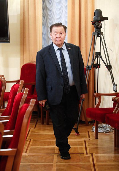 Первый заместитель Председателя Комитета по охране здоровья Федот Тумусов