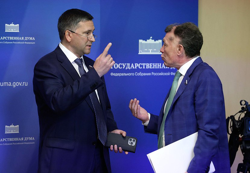 Председатель Комитета по экологии, природным ресурсам и охране окружающей среды Дмитрий Кобылкин и Председатель Комитета по экономической политике Максим Топилин