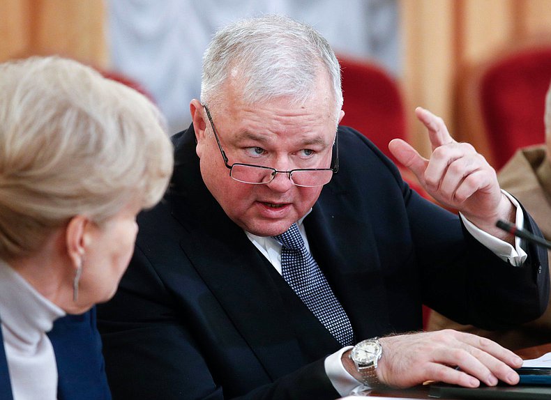 Член Комитета по охране здоровья Олег Иванинский