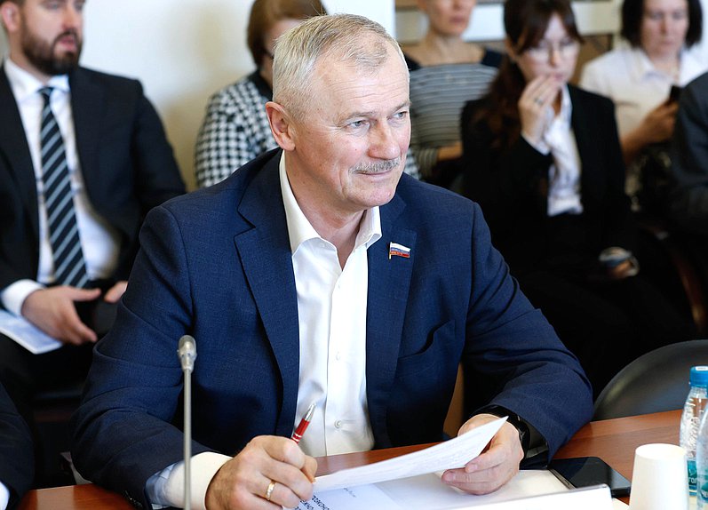 Член Комитета по промышленности и торговле Сергей Пантелеев