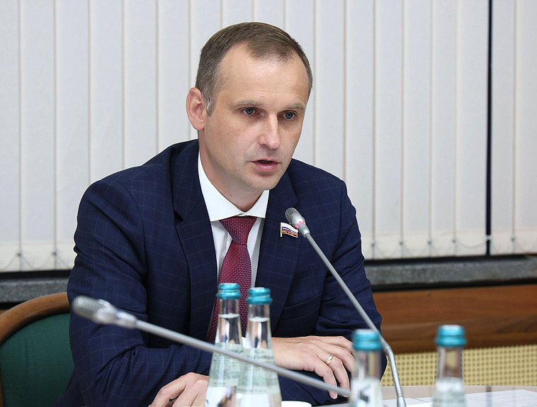 Председатель Комитета по охране здоровья Сергей Леонов