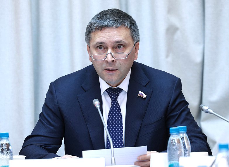 Председатель Комитета по экологии, природным ресурсам и охране окружающей среды Дмитрий Кобылкин