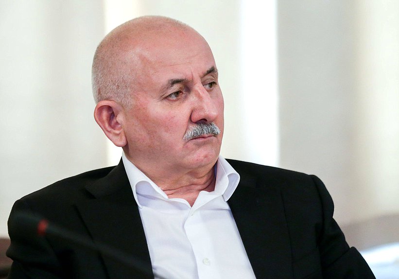 Член Комитета по энергетике Юшаа Газгиреев