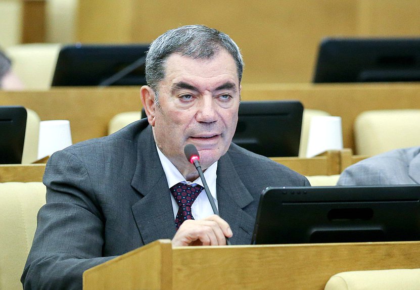 Заместитель Председателя Комитета по бюджету и налогам Леонид Симановский