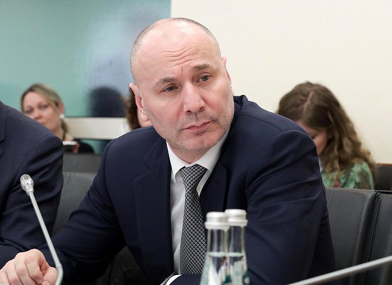 Руководитель Рособрнадзора Анзор Музаев