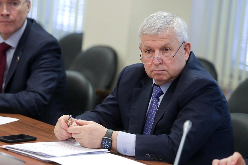 Член Комитета по экономической политике Виктор Кидяев