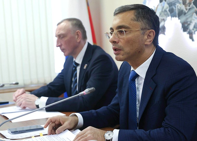 Первый заместитель Председателя Комитета по промышленности и торговле Александр Козловский и Председатель Комитета Владимир Гутенев