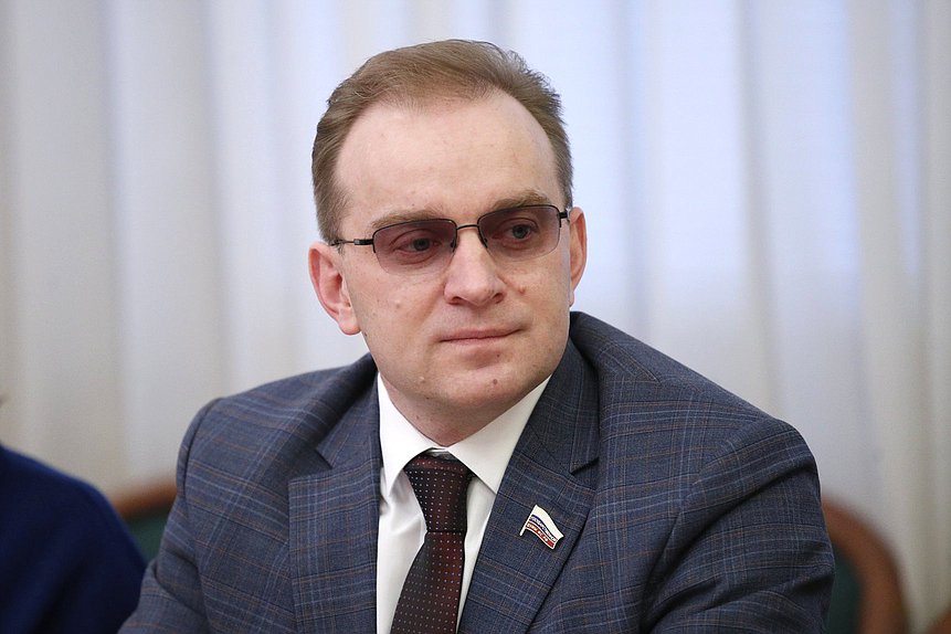 Член Комитета по охране здоровья Михаил Кизеев