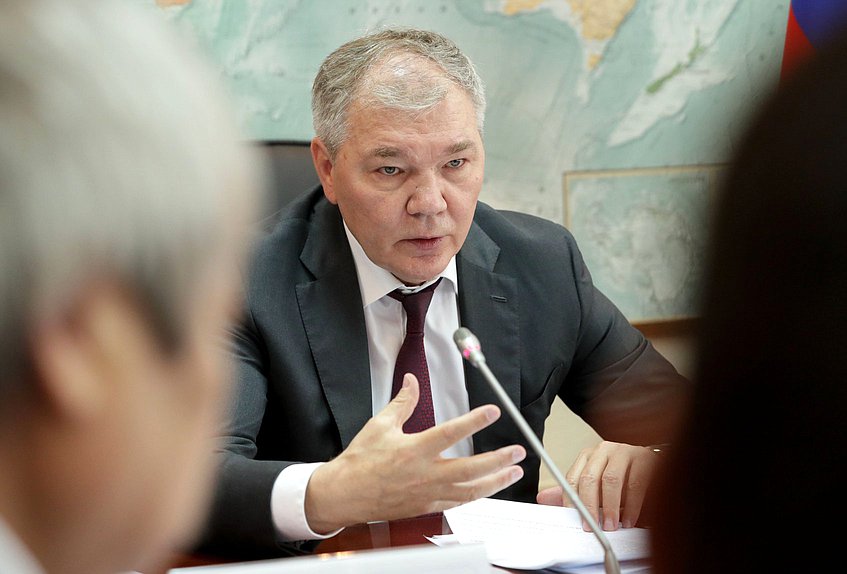 Председатель Комитета по делам СНГ, евразийской интеграции и связям с соотечественниками Леонид Калашников