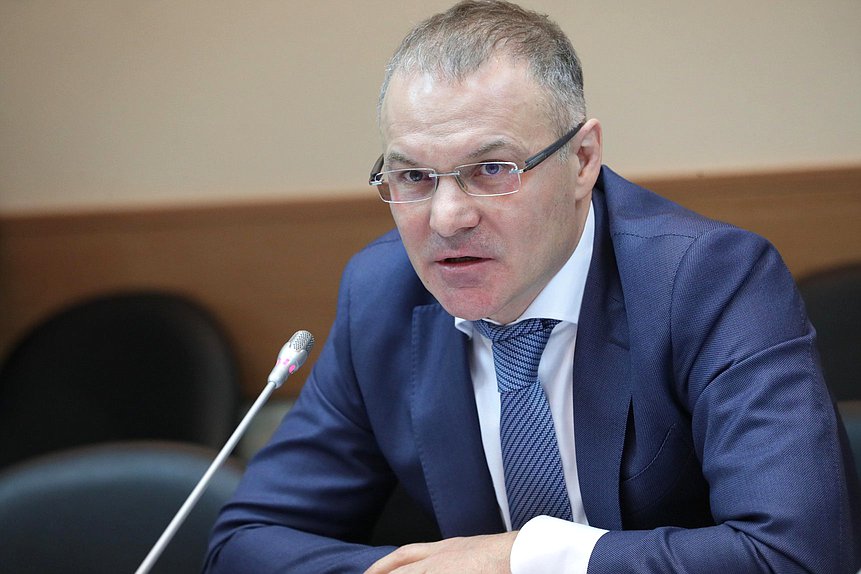 Заместитель Председателя Комитета по экологии, природным ресурсам и охране окружающей среды Александр Коган