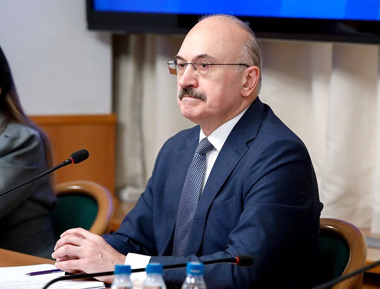 Председатель Комитета по науке и высшему образованию Сергей Кабышев