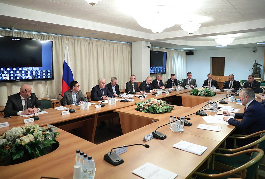 Круглый стол Комитета по энергетике на тему «Меры законодательного регулирования для обеспечения устойчивого развития ТЭК РФ в условиях экономических санкций»