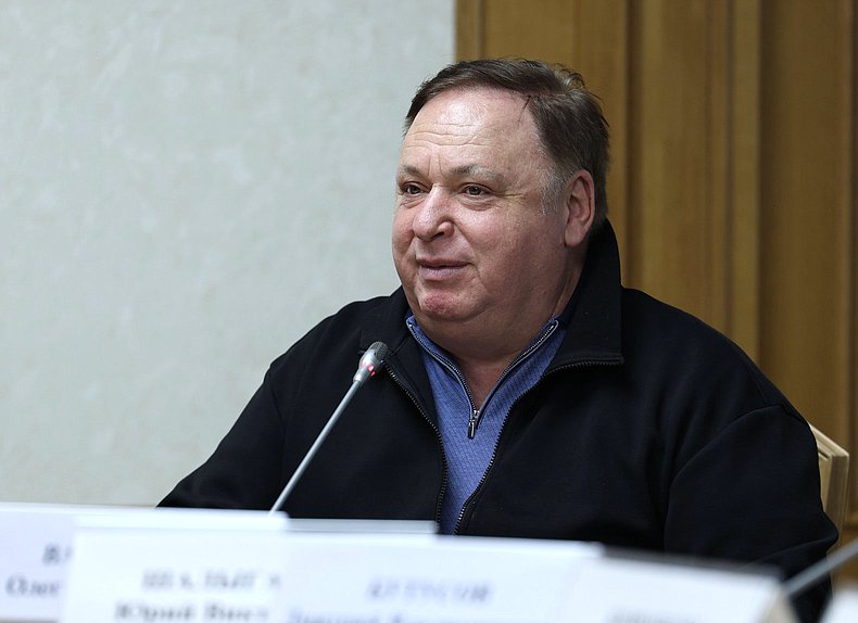 Член Комитета по экологии, природным ресурсам и охране окружающей среды Олег Валенчук