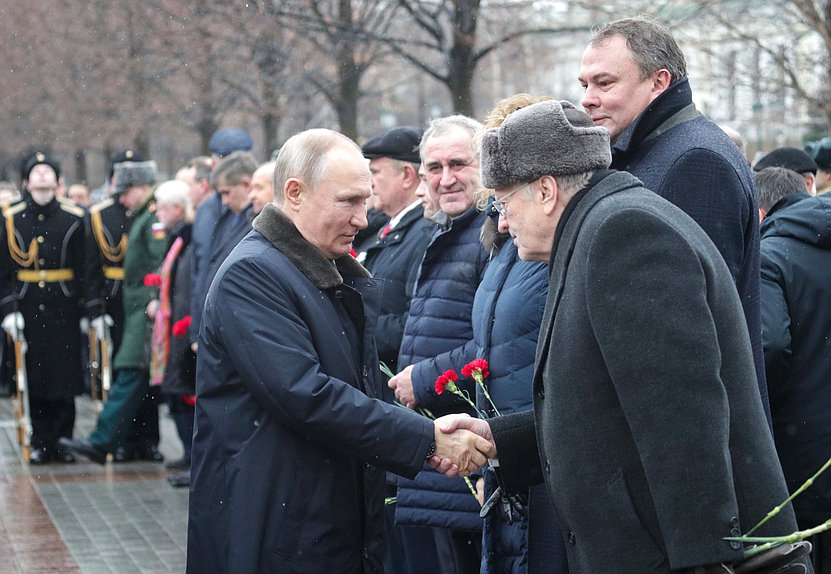Президент РФ Владимир Путин и руководитель фракции ЛДПР Владимир Жириновский