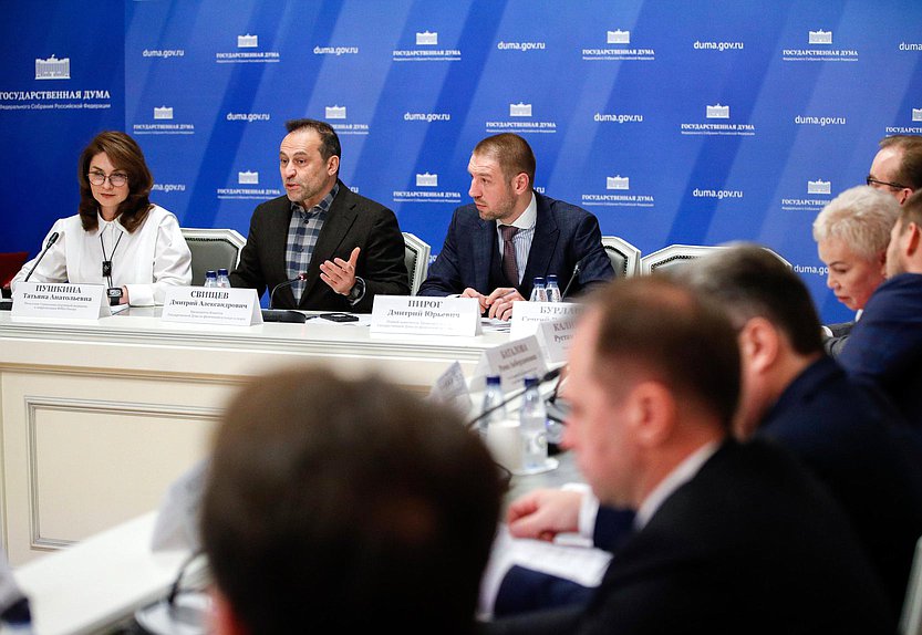 Начальник Управления спортивной медицины и цифровизации ФМБА России Татьяна Пушкина, Председатель Комитета по физической культуре и спорту Дмитрий Свищев и Первый заместитель Председателя Комитета Дмитрий Пирог