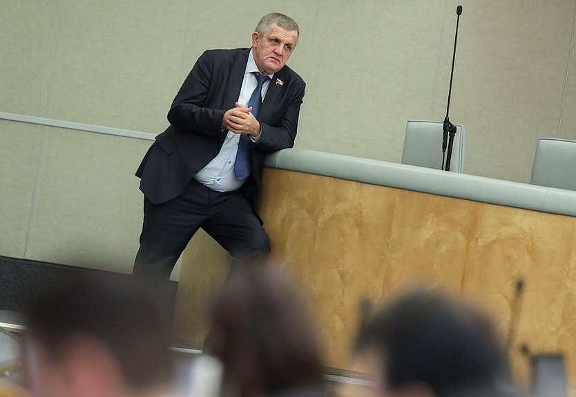 Первый заместитель Председателя Комитета по труду, социальной политике и делам ветеранов Николай Коломейцев