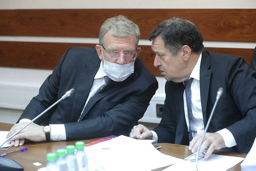 Председатель Счетной платы РФ Алексей Кудрин и Председатель Комитета по бюджету и налогам Андрей Макаров