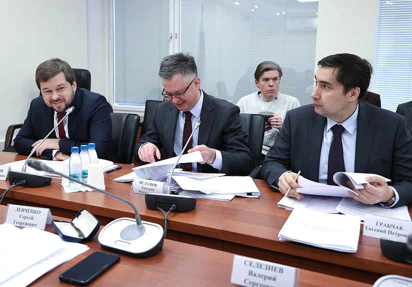 Первый заместитель Министра энергетики РФ Павел Сорокин, статс-секретарь — заместитель министра энергетики РФ Дмитрий Исламов и заместитель Министра энергетики РФ Евгений Грабчак