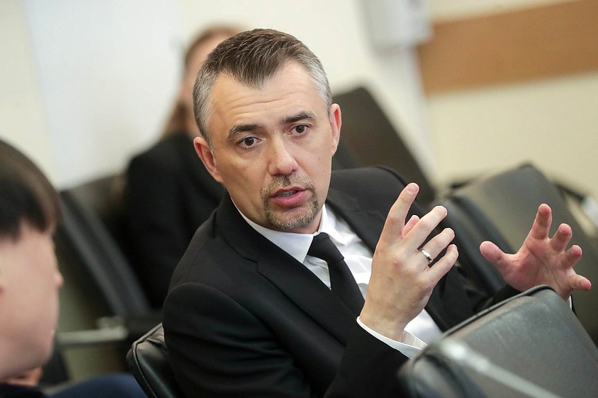 Заместитель руководителя Федерального агентства по делам молодежи Дамир Фаттахов