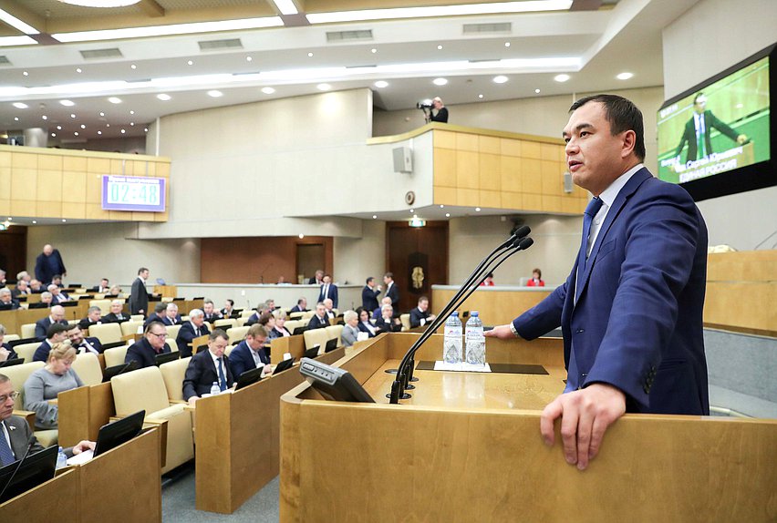 Член Комитета по транспорту и строительству Сергей Тен