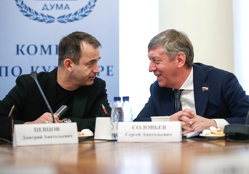 Первый заместитель Председателя Комитета по культуре Дмитрий Певцов и член Комитета Сергей Соловьев