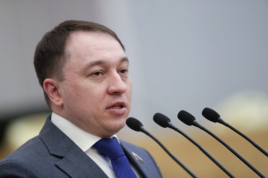 Член Комитета по государственному строительству и законодательству Олег Быков
