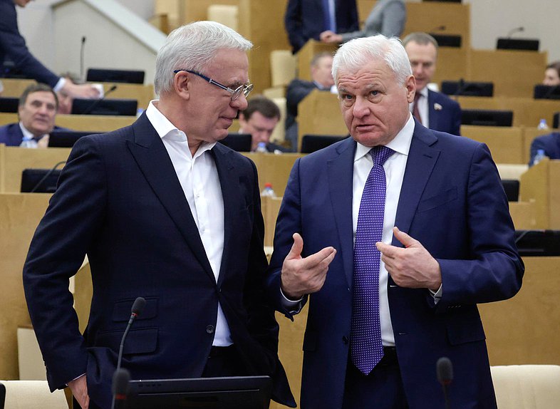 Первый заместитель Председателя Комитета по экологии, природным ресурсам и охране окружающей среды Вячеслав Фетисов и Первый заместитель Председателя Комитета по аграрным вопросам Владимир Плотников