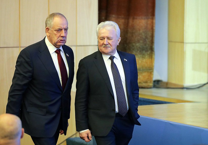 Chairman of the Committee on Transport and Development of Transport Infrastructure Evgeny Moskvichev (right)