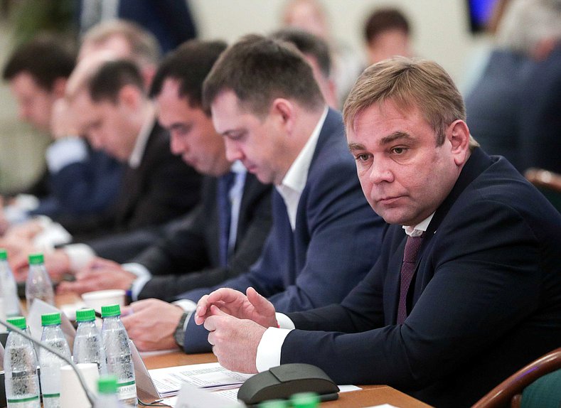 Член Комитета по транспорту и строительству Максим Сураев