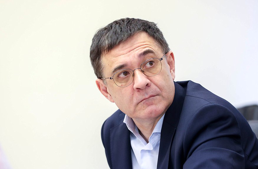 Первый заместитель Председателя Комитета по энергетике Валерий Селезнев