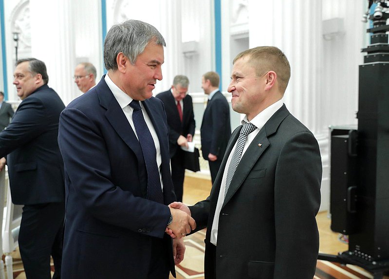 Председатель Государственной Думы Вячеслав Володин и Президент Общероссийской общественной организации малого и среднего предпринимательства «Опора России» Александр Калинин