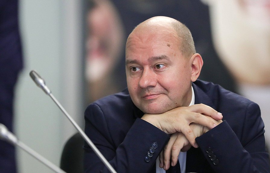 Заместитель Председателя Комитета по развитию гражданского общества, вопросам общественных и религиозных объединений Олег Леонов