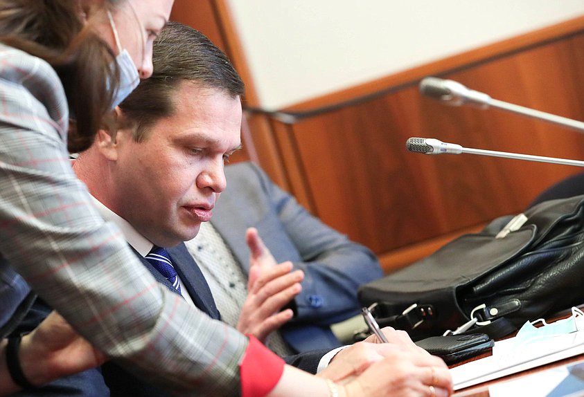 Член Комитета по вопросам собственности, земельным и имущественным отношениям Андрей Дорошенко