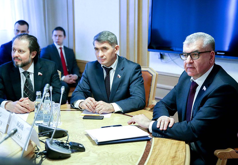 First Deputy Chairman of the Committee on Natural Resources, Property and Land Vladimir Sysoev, member of the Committee on Economic Policy, Industry, Innovation, and Entrepreneurship Oleg Nikolaev and First Deputy Chairman of the Committee on Federal System and Issues of Local Self-Government Igor Sapko