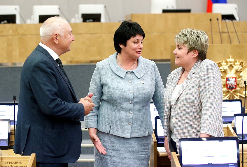 Первый заместитель Председателя Комитета по делам национальностей Ильдар Гильмутдинов, заместитель Председателя Комитета по туризму и развитию туристической инфраструктуры Татьяна Лобач и член Комитета по делам национальностей Лариса Буранова