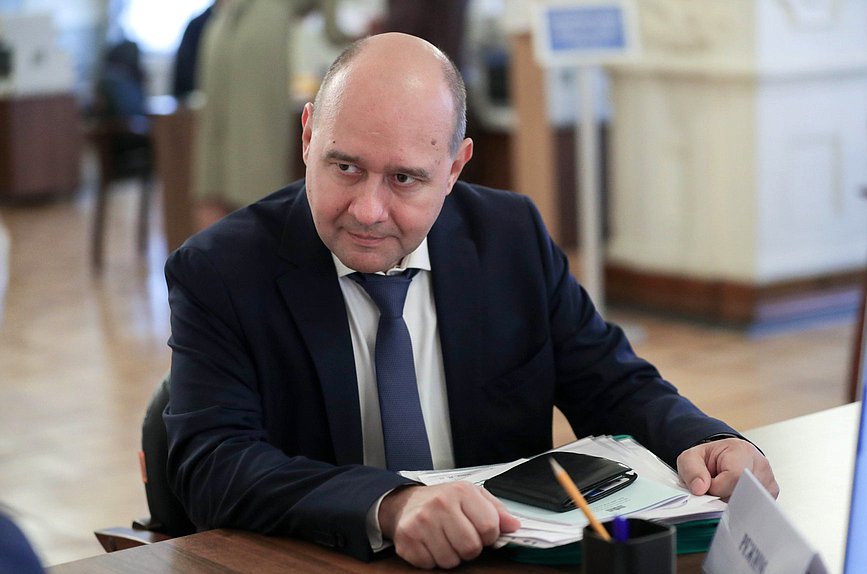 Избранный депутат Государственной Думы VIII созыва Олег Леонов
