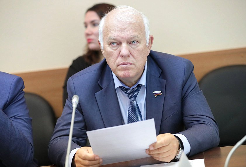 Заместитель Председателя Комитета по экологии, природным ресурсам и охране окружающей среды Анатолий Грешневиков