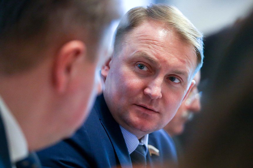 Первый заместитель Председателя Комитета по обороне Александр Шерин