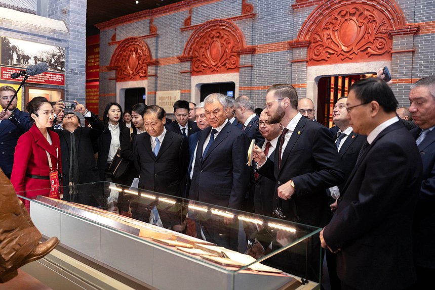维亚切斯拉夫·沃洛金国家杜马主席和国家杜马代表团。中国共产党历史展览馆